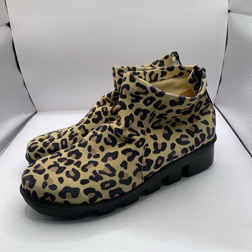 L'Amour Des Pieds Womens Ankle Booties Round Toe Back Zip Leather Cheetah 7 F17 - Picture 4 of 10